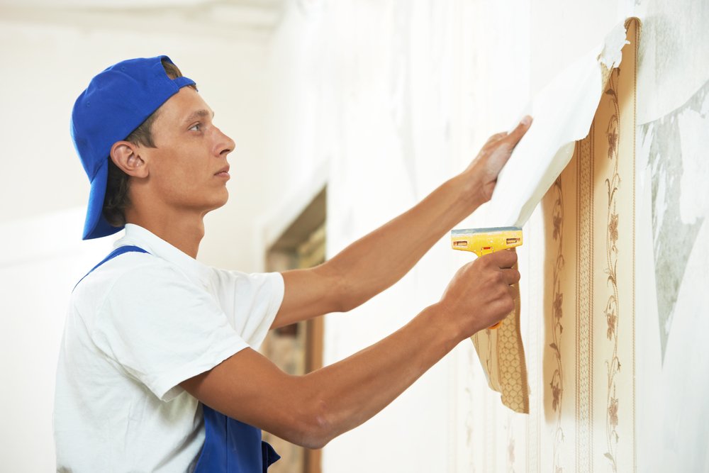 Behang verwijderen in een woning in Enschede? Huur onze behang verwijderaars in. Zij werken snel en veroorzaken geen schade aan je muren.